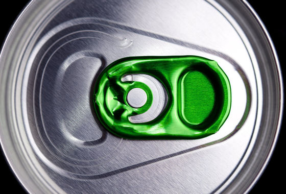 Het korte Aluminium blikt Aluminium in kan Recyclerend, van de Frisdrankenblikken van 250ml de Douanedruk